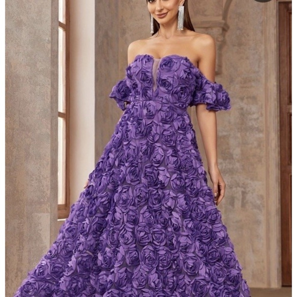 Faeriesry purple off-the-shoulder gown Cascading 3d Floral Size Xs(15/b55)